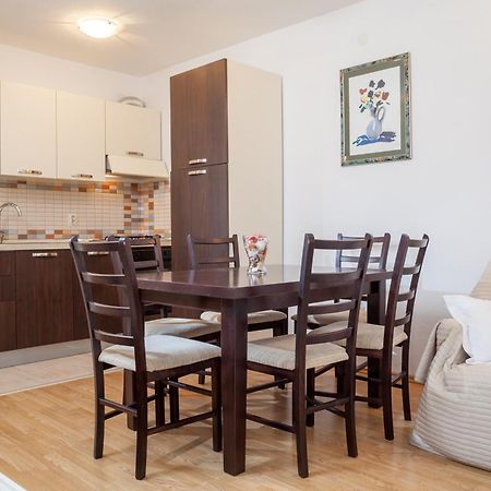 Apartments Leut 80M From The Sea 포드고라 외부 사진