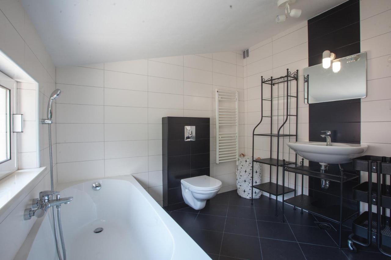 Apartments Leut 80M From The Sea 포드고라 객실 사진