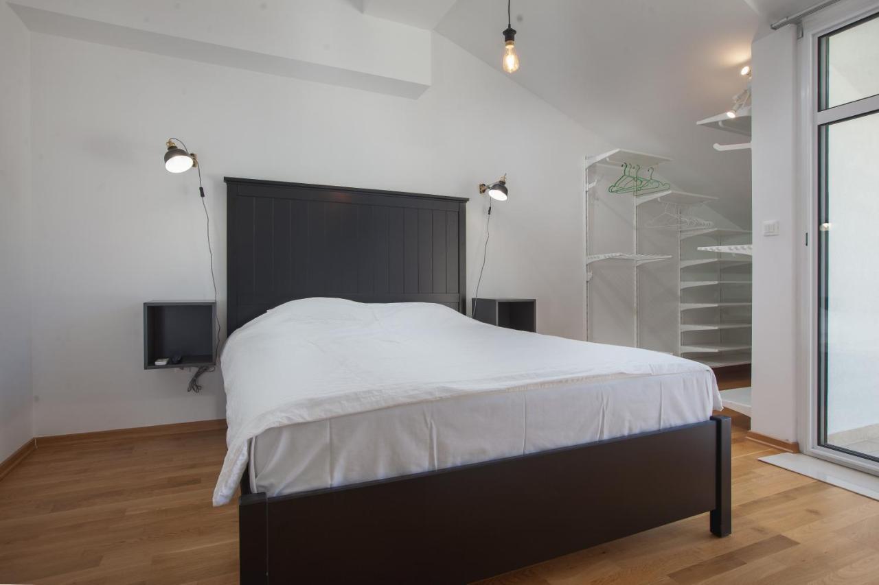 Apartments Leut 80M From The Sea 포드고라 객실 사진