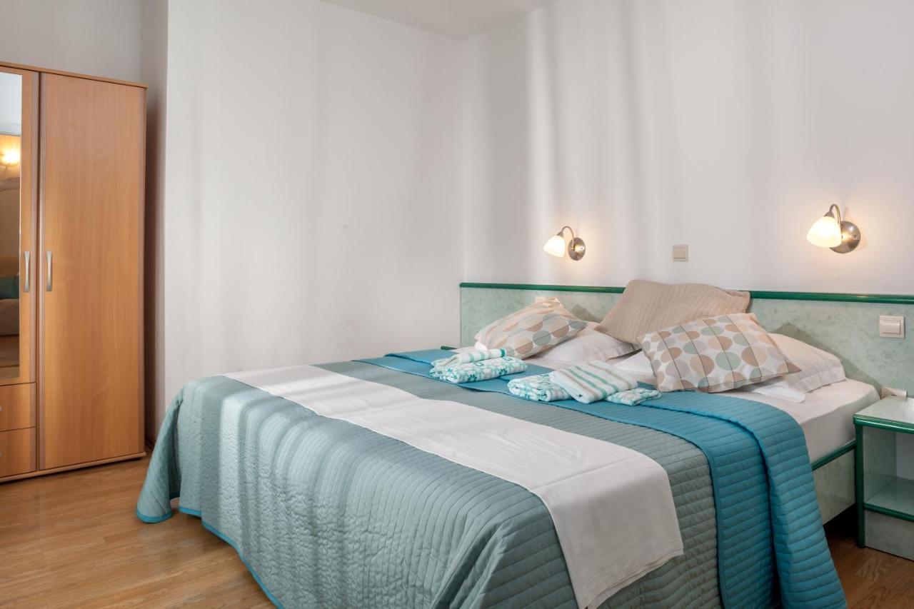 Apartments Leut 80M From The Sea 포드고라 객실 사진