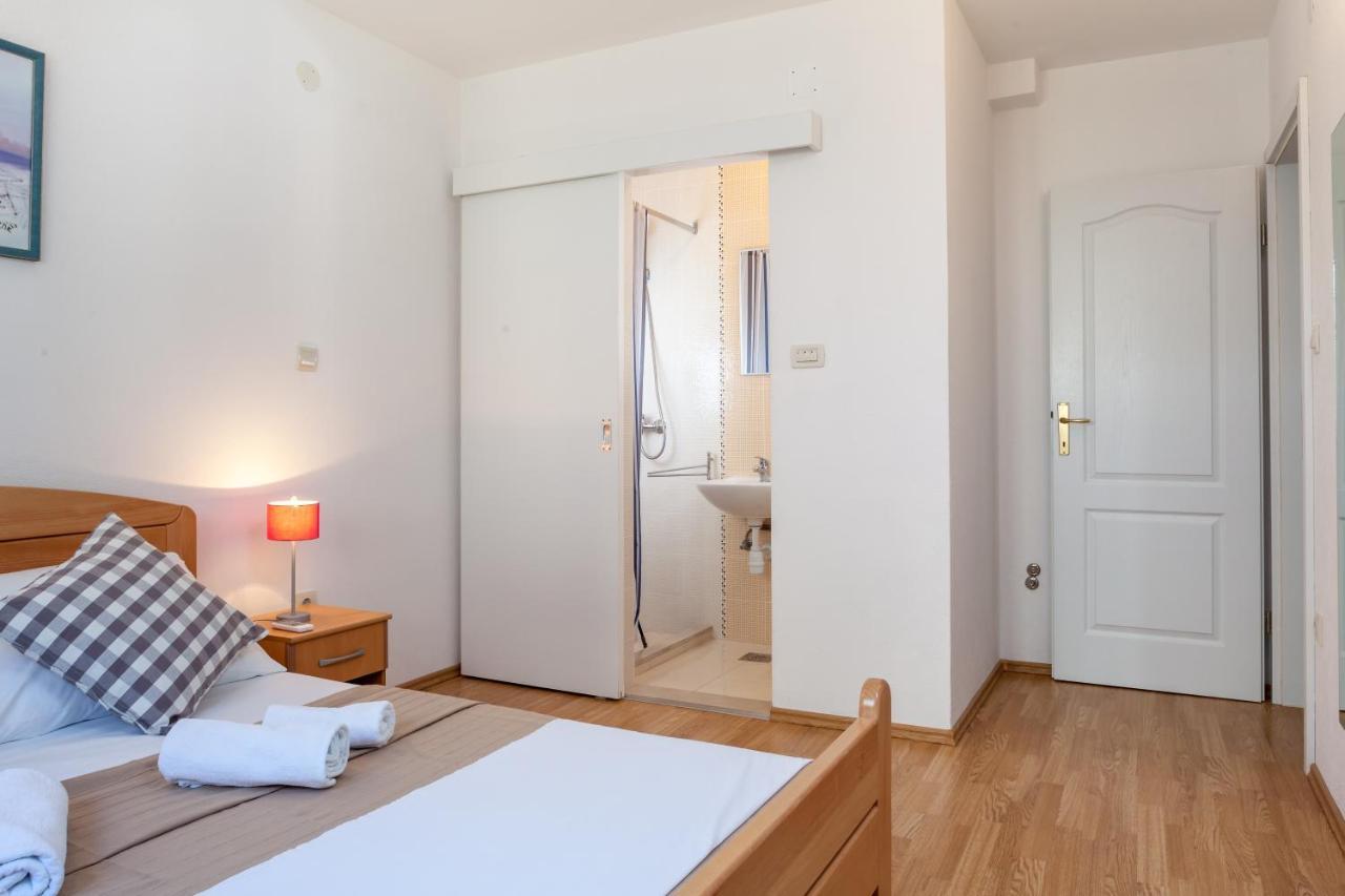 Apartments Leut 80M From The Sea 포드고라 객실 사진