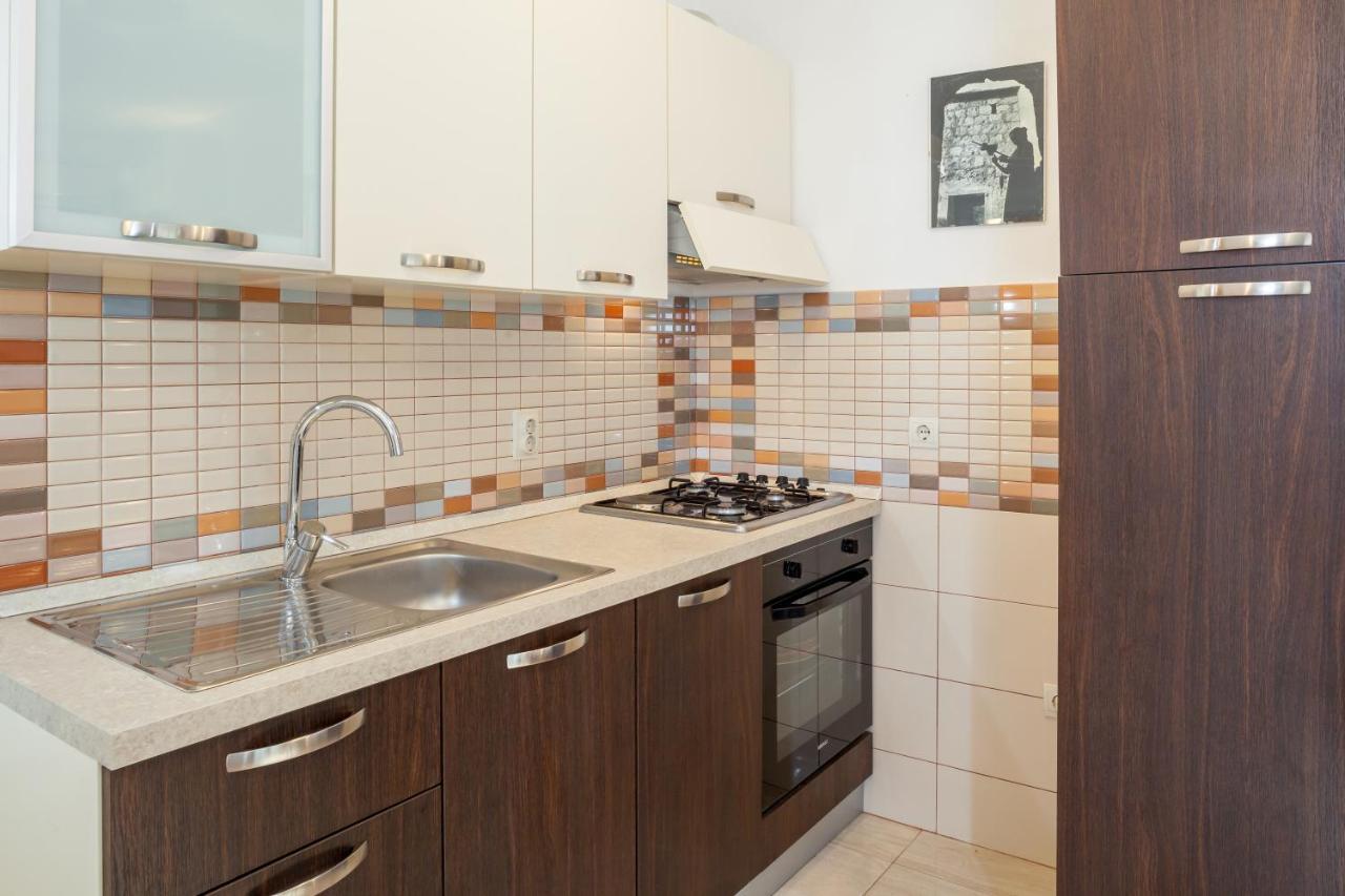 Apartments Leut 80M From The Sea 포드고라 객실 사진