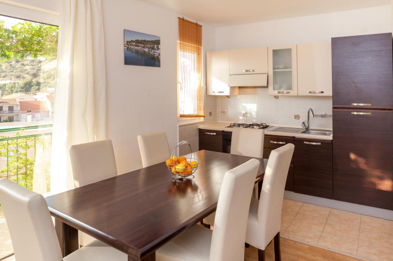 Apartments Leut 80M From The Sea 포드고라 객실 사진