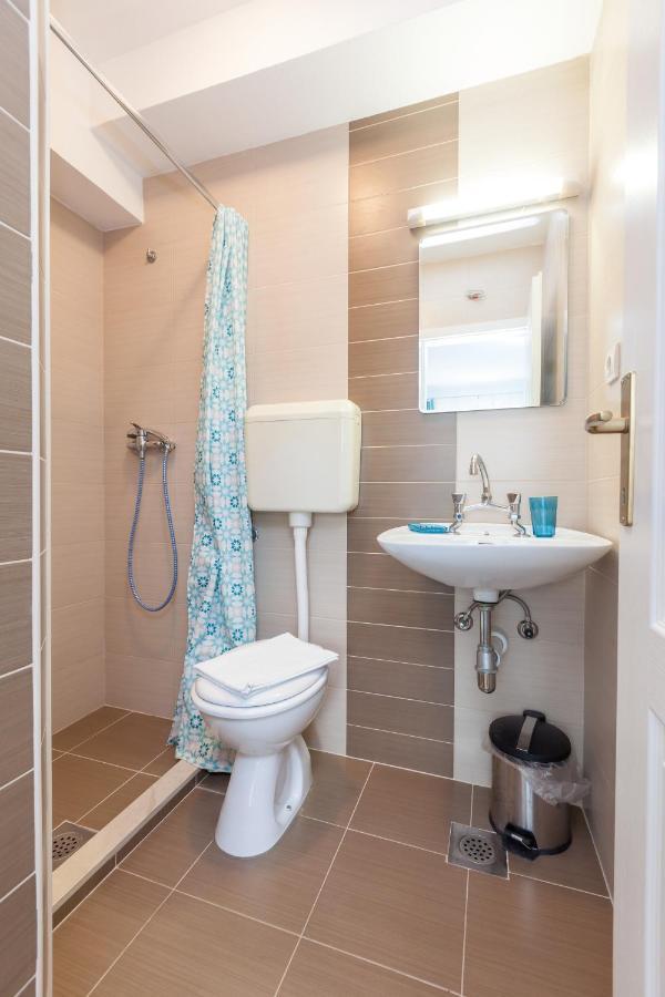 Apartments Leut 80M From The Sea 포드고라 객실 사진