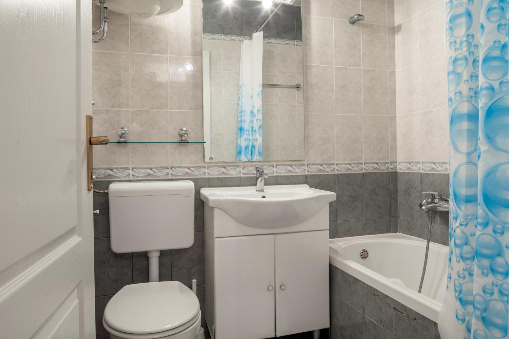 Apartments Leut 80M From The Sea 포드고라 객실 사진