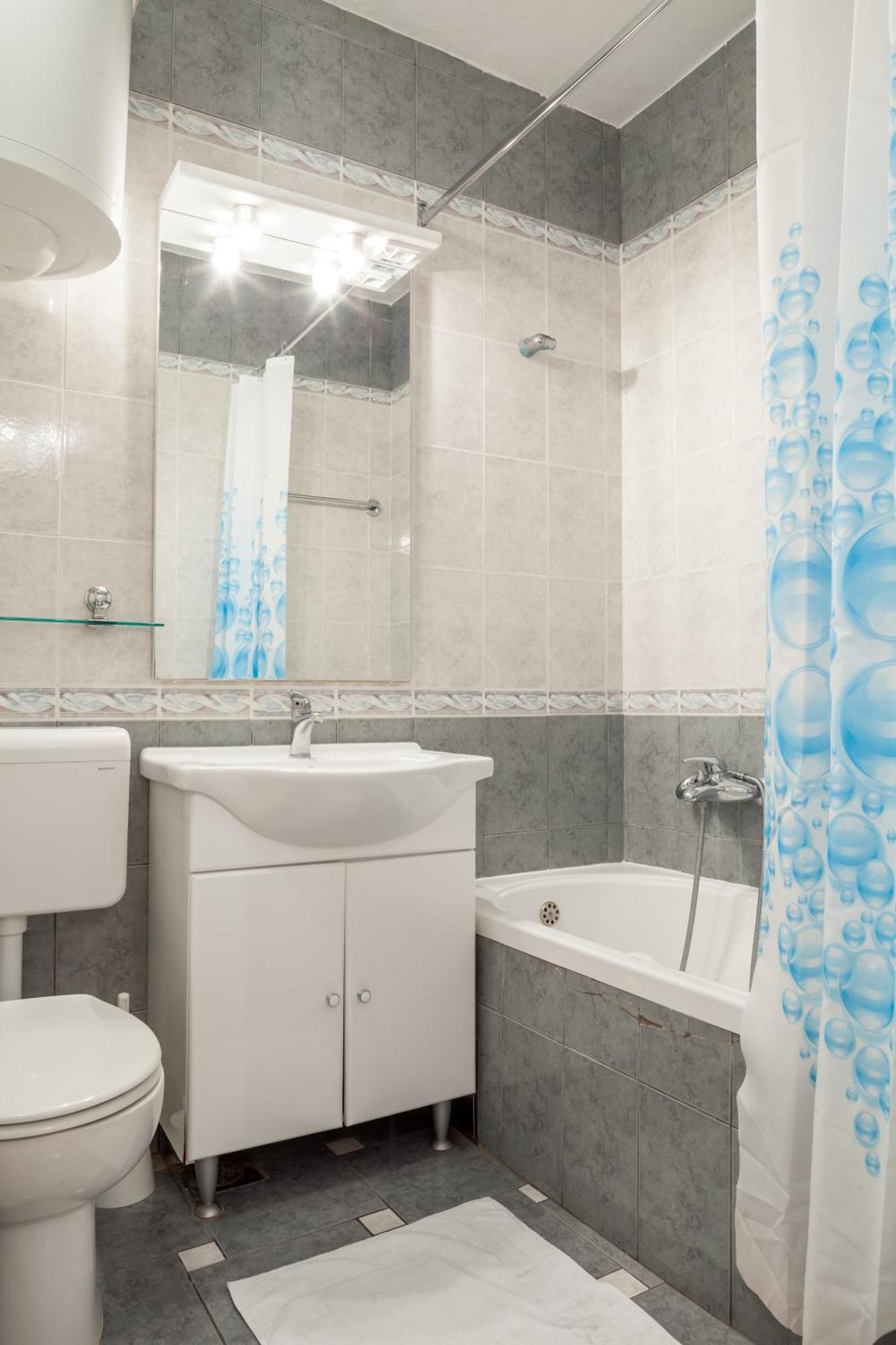 Apartments Leut 80M From The Sea 포드고라 객실 사진