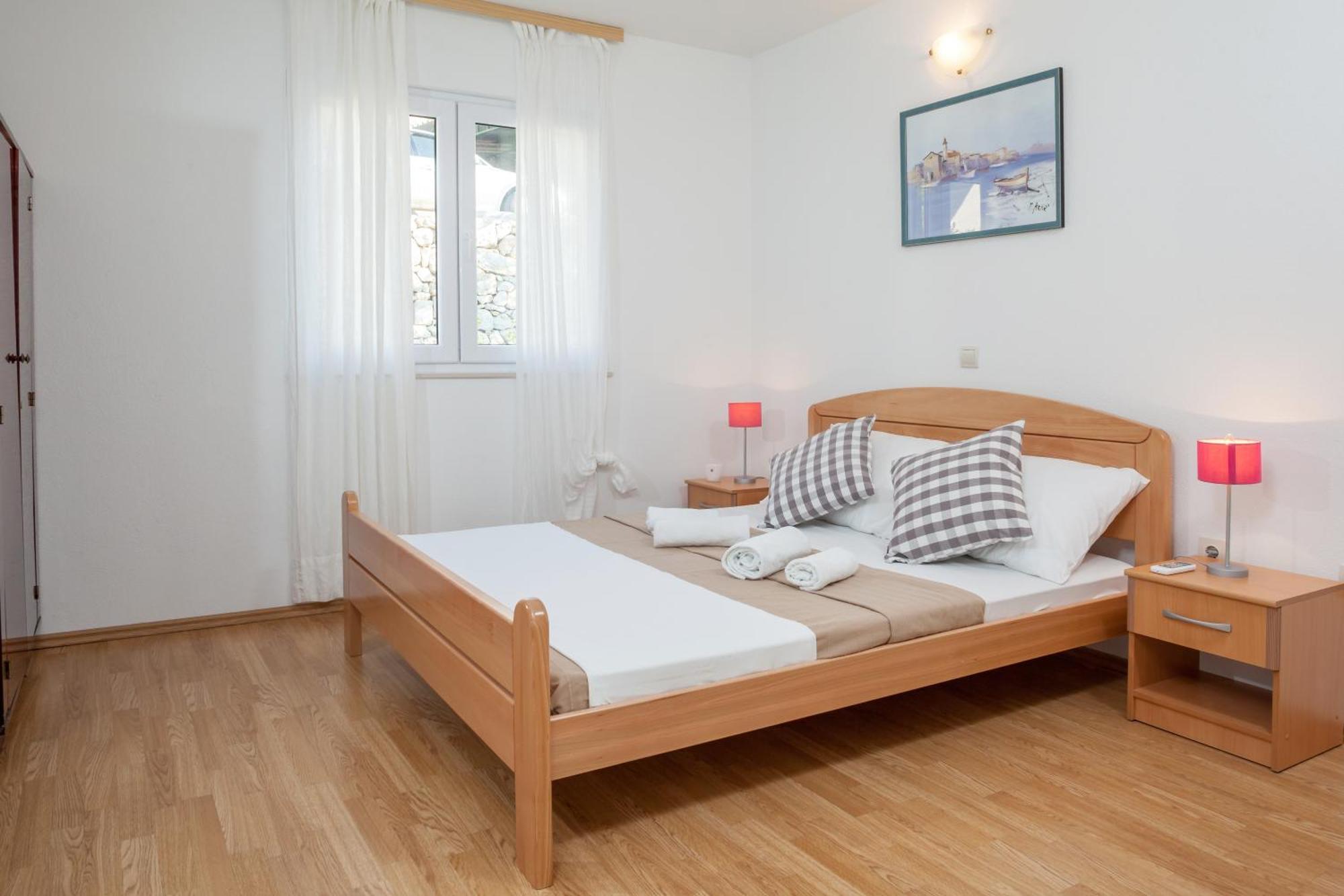 Apartments Leut 80M From The Sea 포드고라 객실 사진