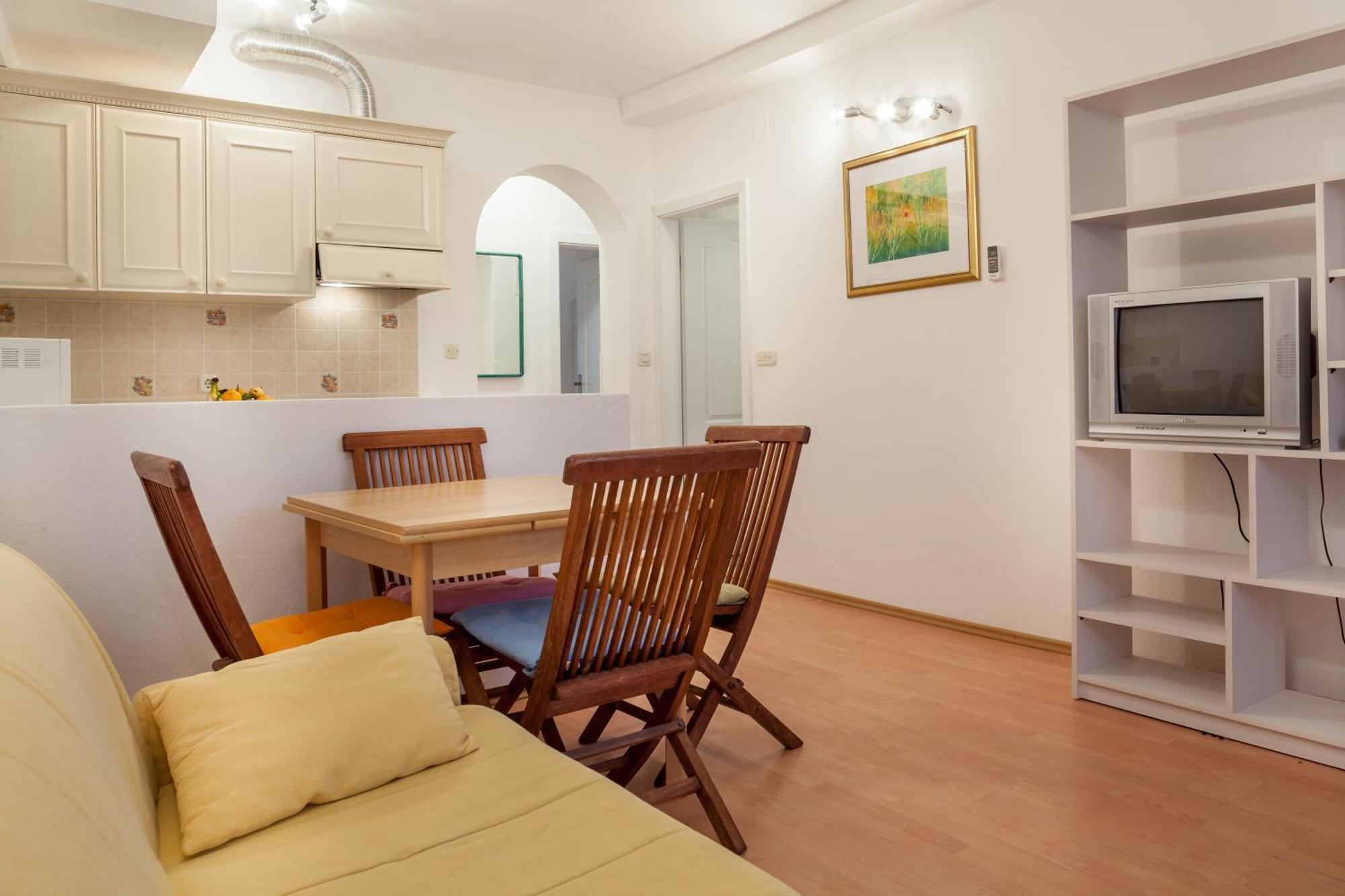 Apartments Leut 80M From The Sea 포드고라 객실 사진