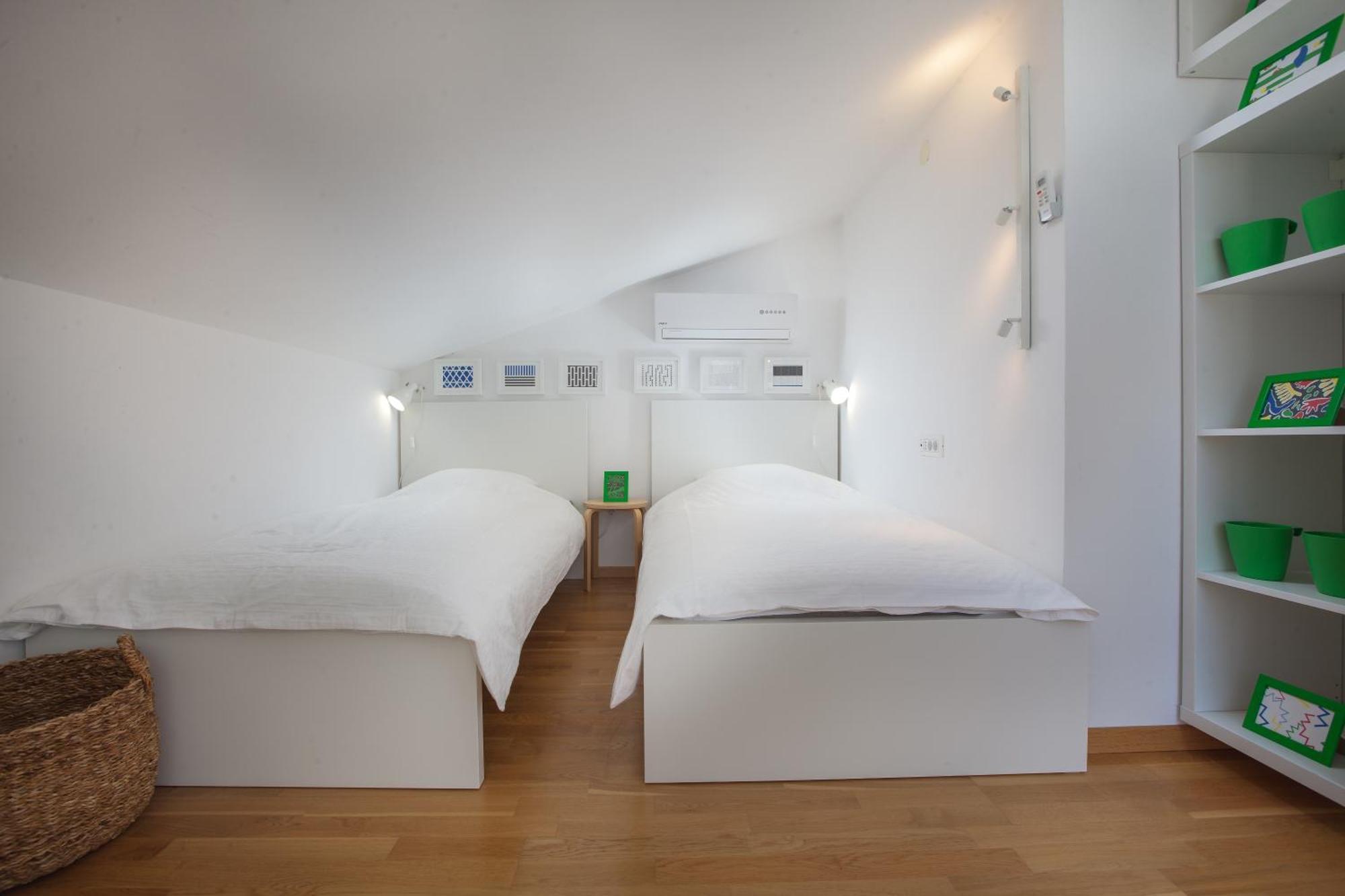 Apartments Leut 80M From The Sea 포드고라 객실 사진