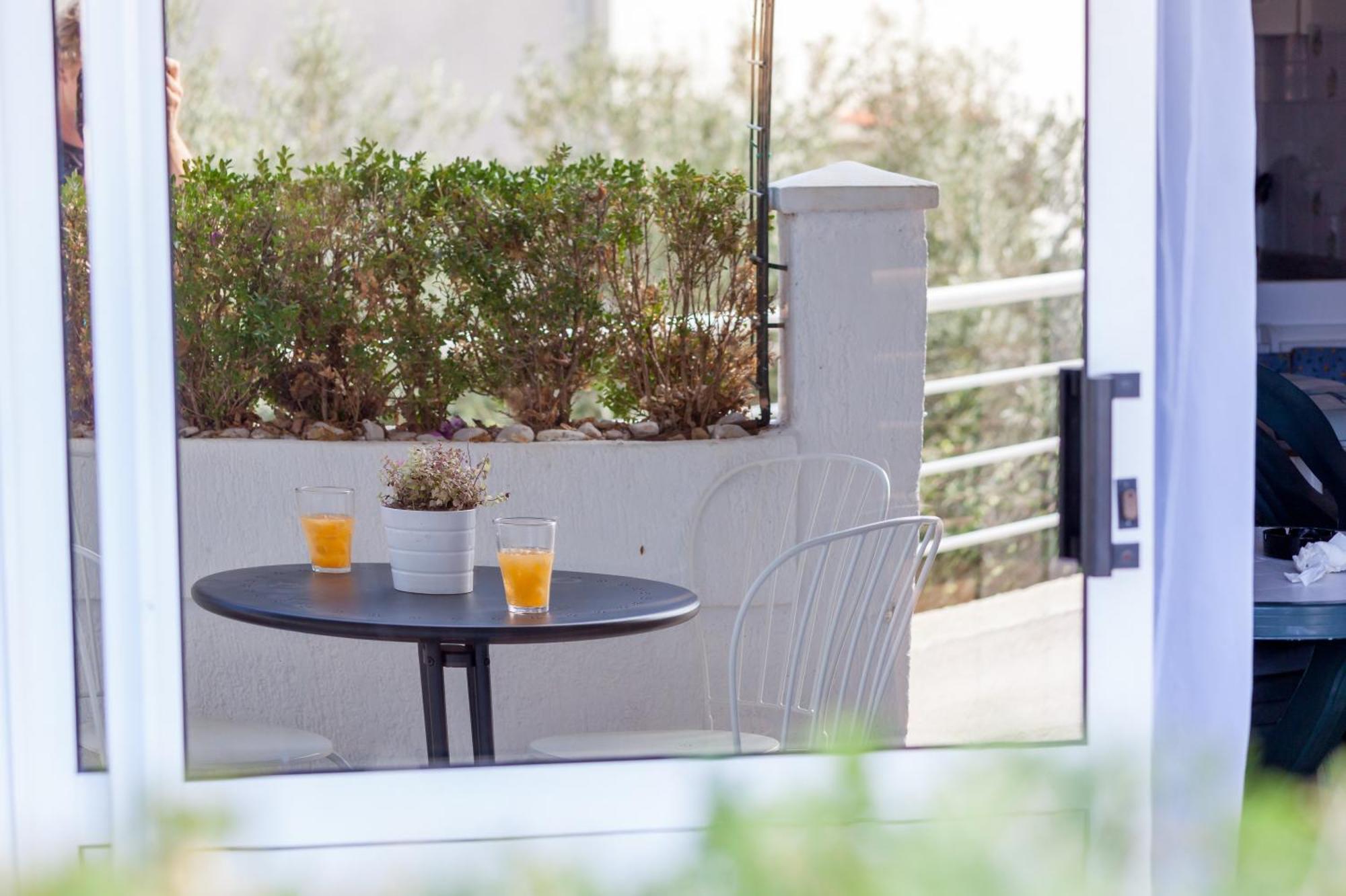 Apartments Leut 80M From The Sea 포드고라 객실 사진