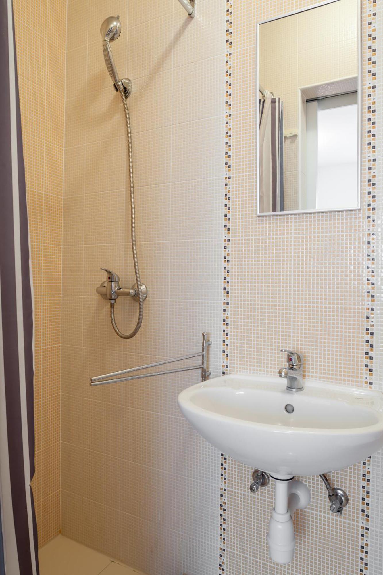 Apartments Leut 80M From The Sea 포드고라 객실 사진