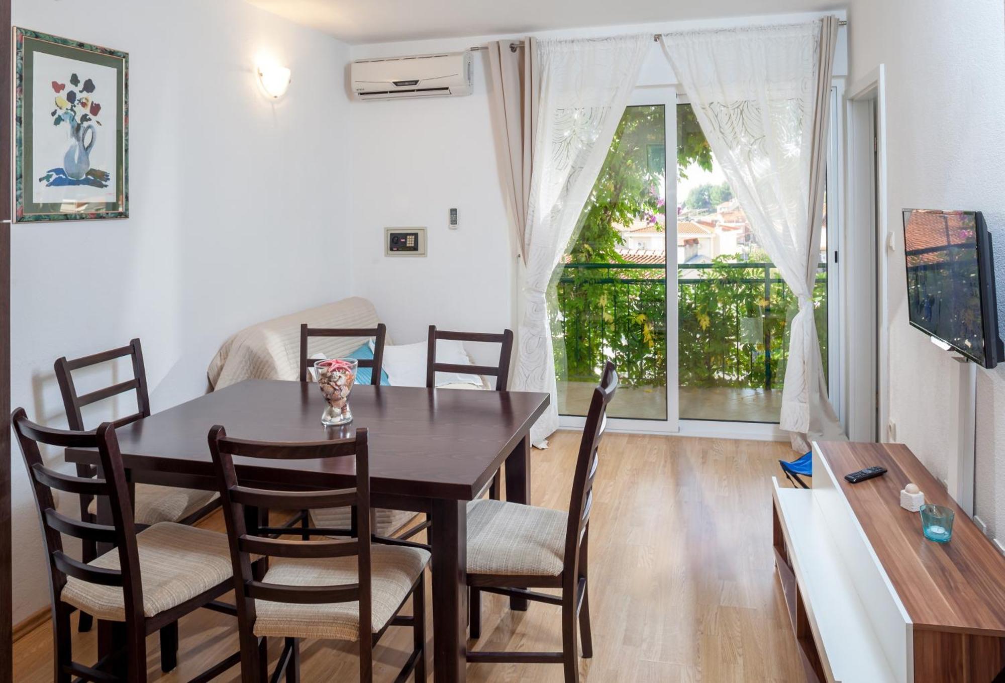 Apartments Leut 80M From The Sea 포드고라 외부 사진